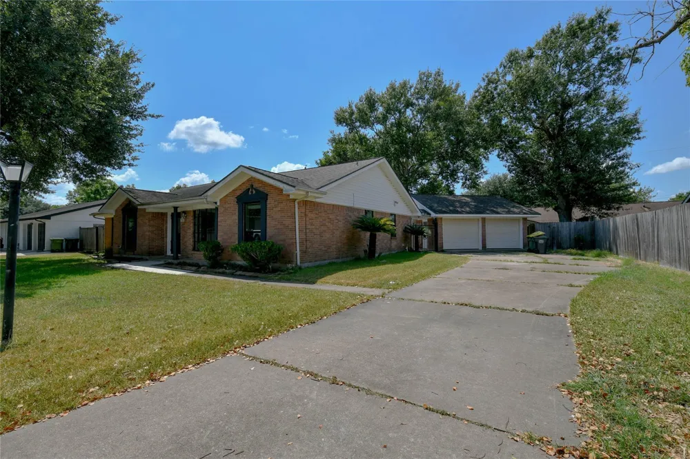 1126 Robert Street Pearland, TX 77581