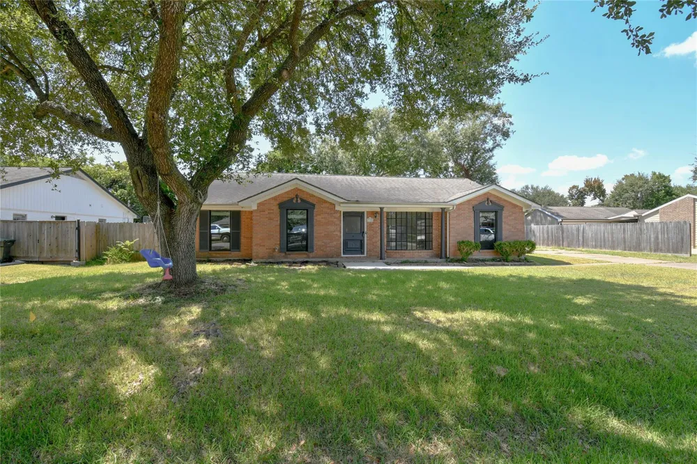 1126 Robert Street Pearland, TX 77581