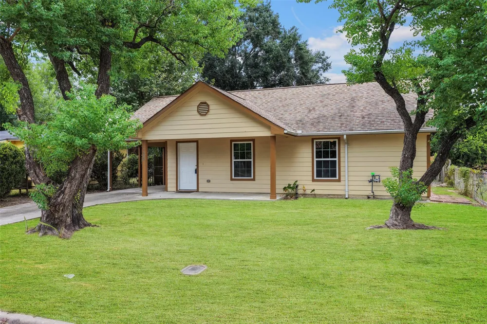 1608 Eastway Street Galena Park, TX 77547