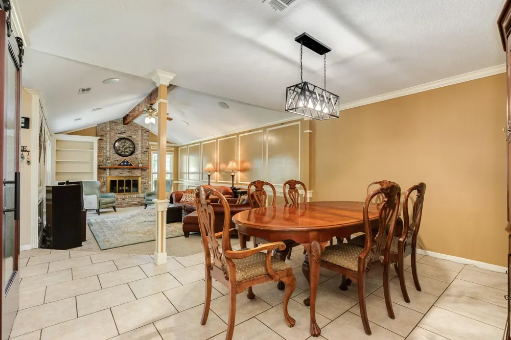 54 Royal Oak Circle Lake Jackson, TX 77566