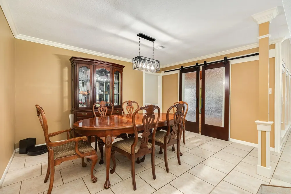 54 Royal Oak Circle Lake Jackson, TX 77566