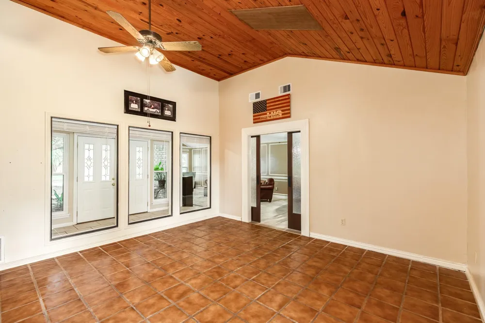 54 Royal Oak Circle Lake Jackson, TX 77566