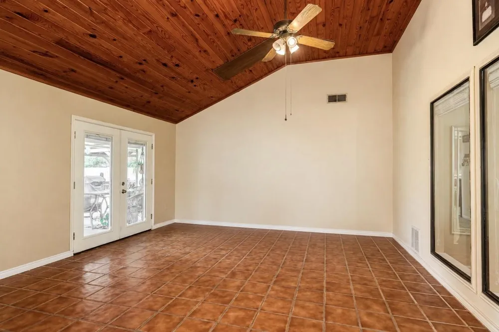 54 Royal Oak Circle Lake Jackson, TX 77566