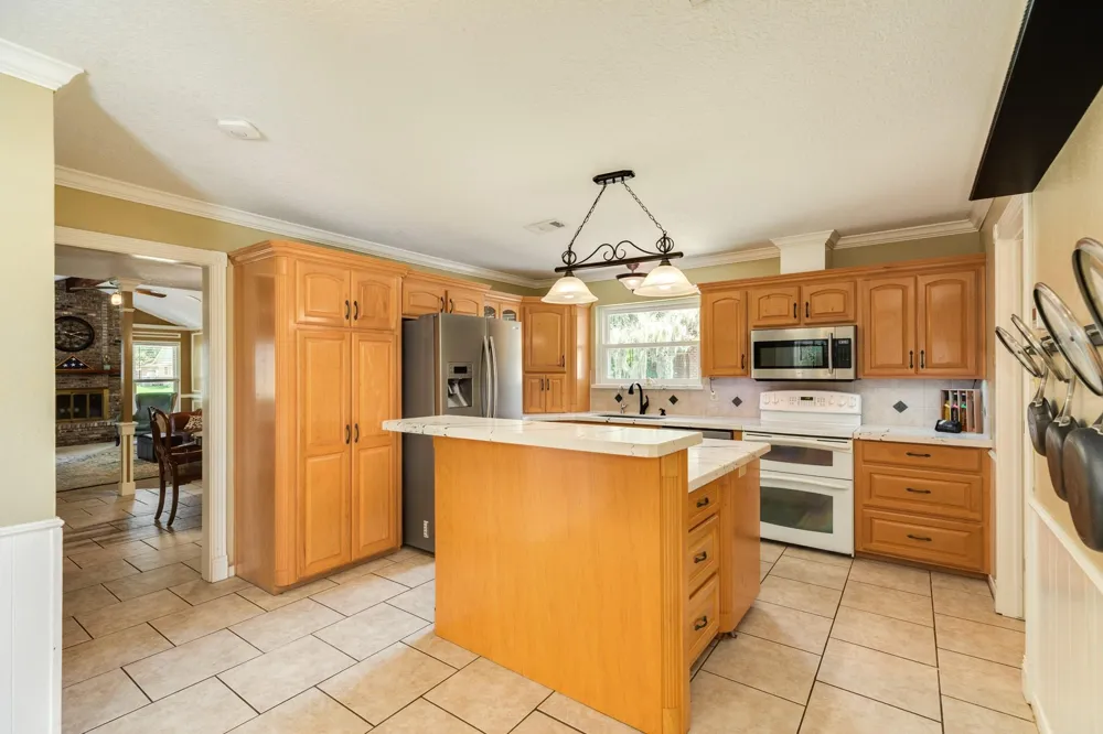 54 Royal Oak Circle Lake Jackson, TX 77566