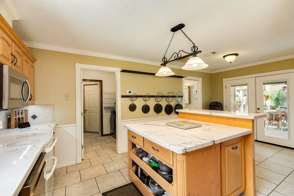 54 Royal Oak Circle Lake Jackson, TX 77566