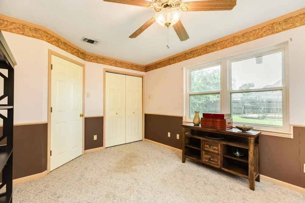 54 Royal Oak Circle Lake Jackson, TX 77566