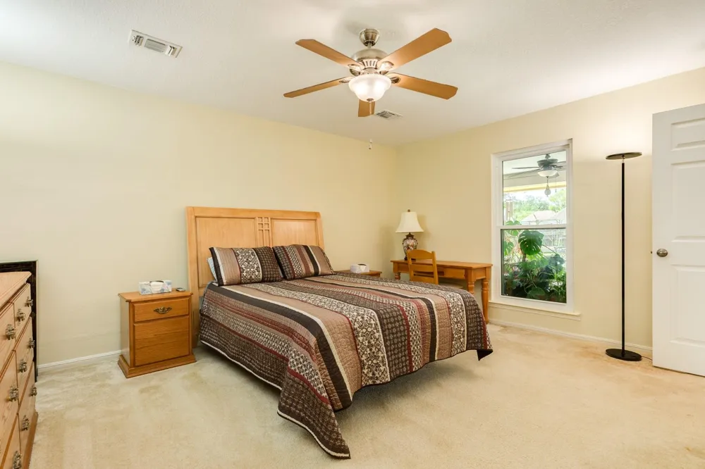 54 Royal Oak Circle Lake Jackson, TX 77566