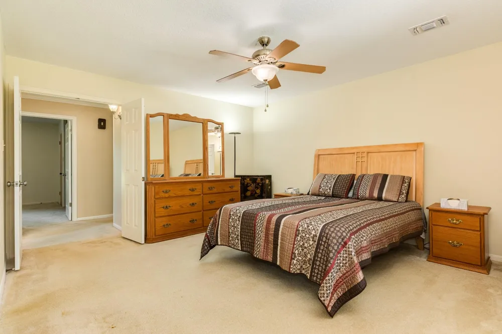 54 Royal Oak Circle Lake Jackson, TX 77566