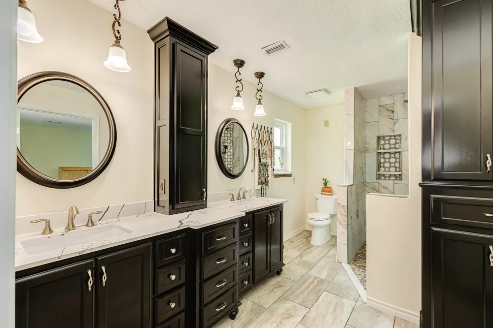 54 Royal Oak Circle Lake Jackson, TX 77566