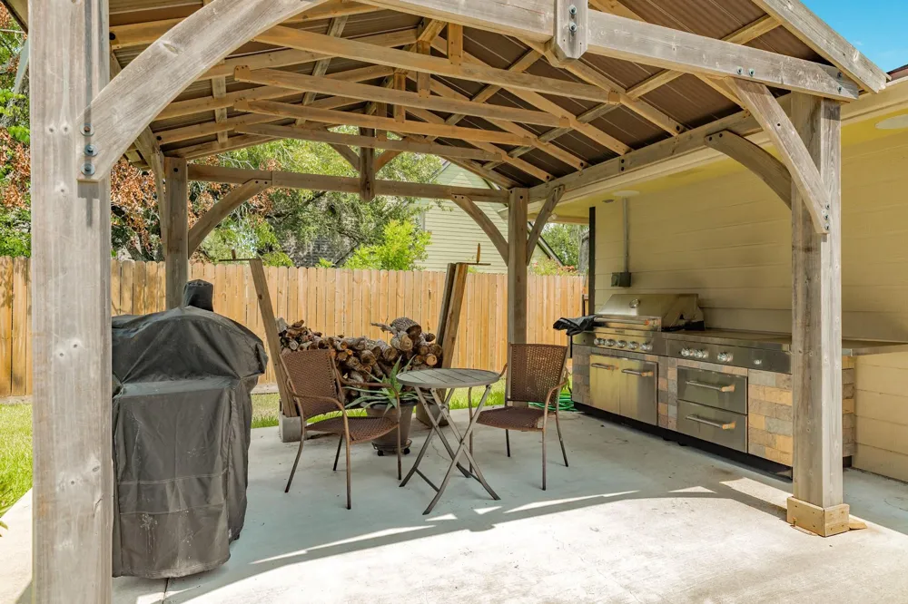 54 Royal Oak Circle Lake Jackson, TX 77566