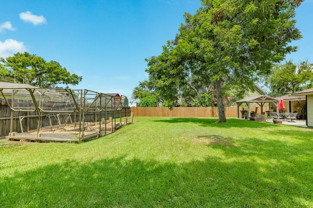 54 Royal Oak Circle Lake Jackson, TX 77566