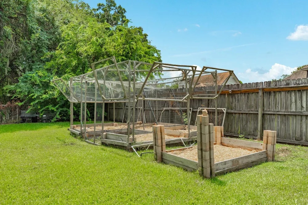 54 Royal Oak Circle Lake Jackson, TX 77566