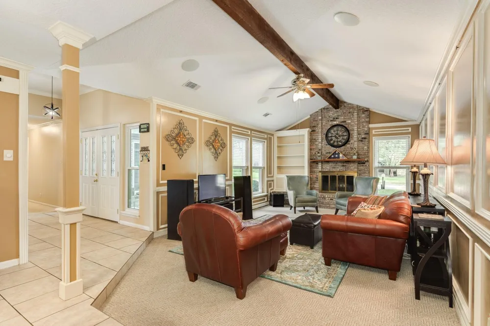 54 Royal Oak Circle Lake Jackson, TX 77566