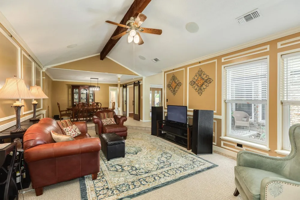 54 Royal Oak Circle Lake Jackson, TX 77566