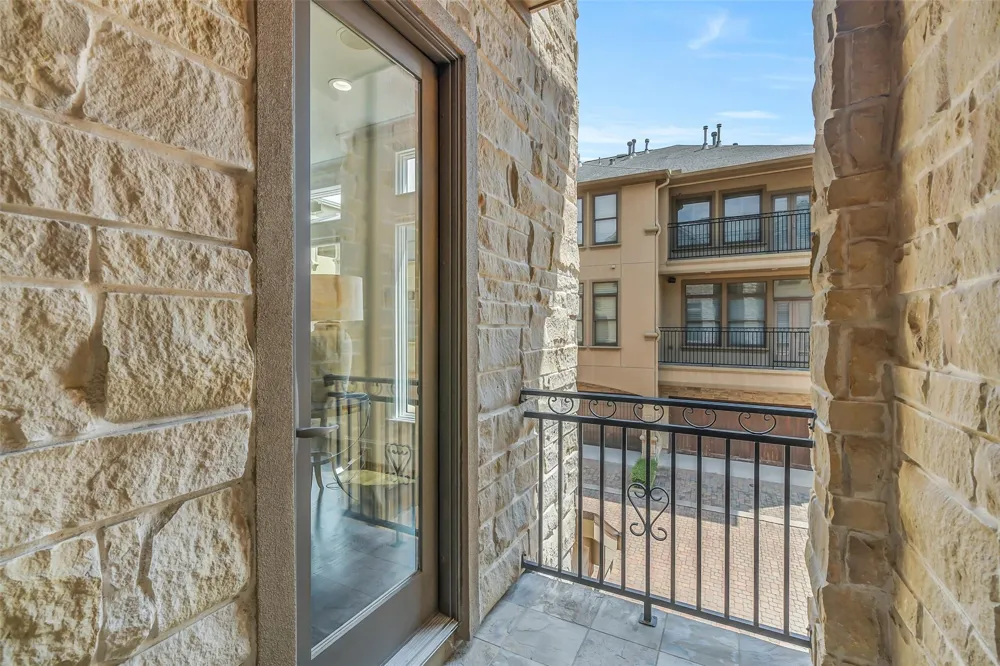 859 Rosastone Trail Houston, TX 77024