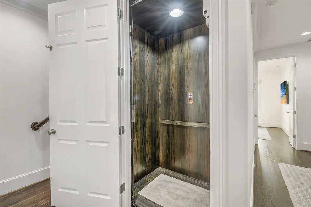 859 Rosastone Trail Houston, TX 77024