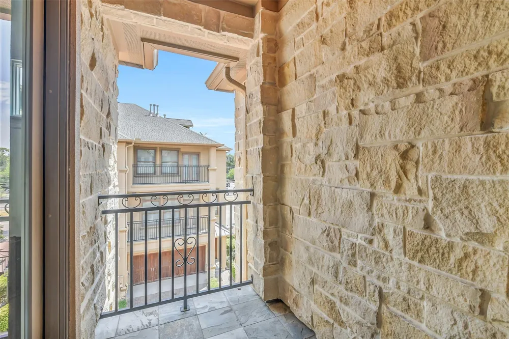 859 Rosastone Trail Houston, TX 77024