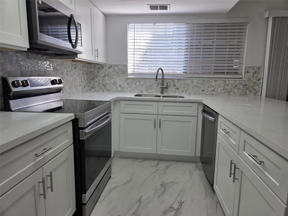 12177 Sharpview Drive Houston, TX 77072