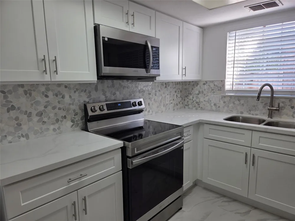 12177 Sharpview Drive Houston, TX 77072