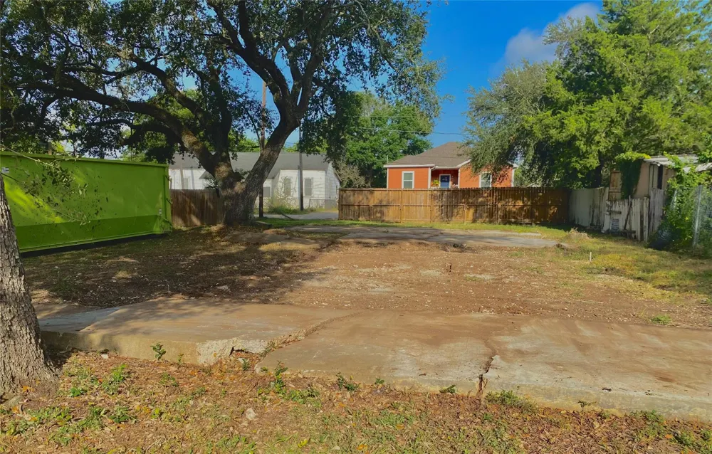 608 S East Avenue Wharton, TX 77488
