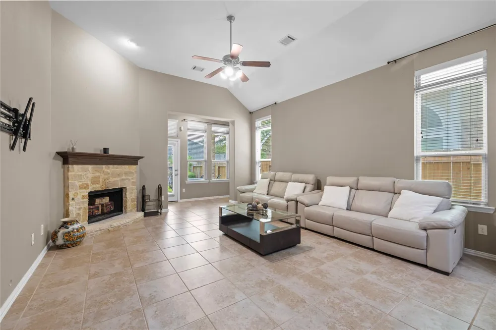6158 Granger Lane League City, TX 77573