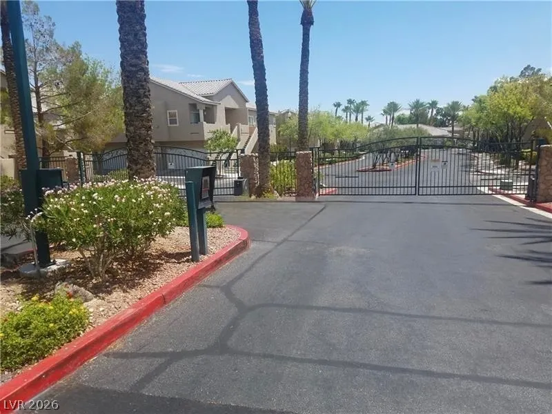 2053 Quarry Ridge Street #201 Las Vegas, NV 89117