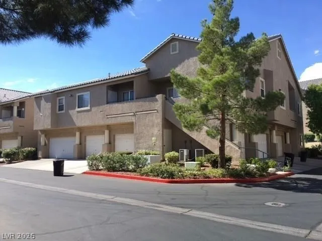 2053 Quarry Ridge Street #201 Las Vegas, NV 89117