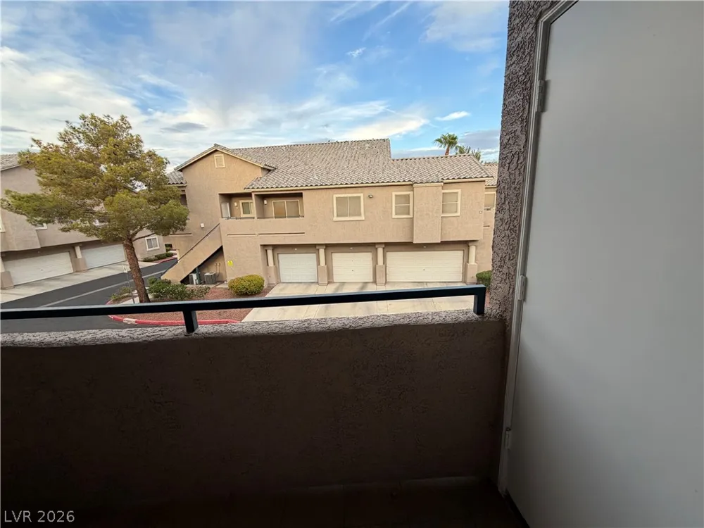 2053 Quarry Ridge Street #201 Las Vegas, NV 89117