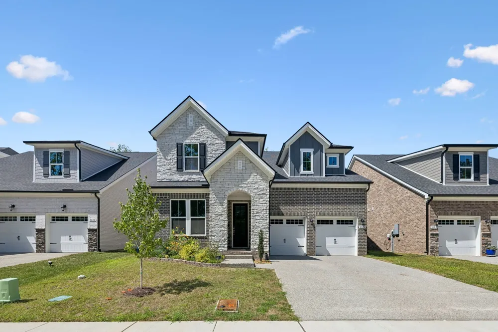 3676 Pierside Dr Hermitage, TN 37076