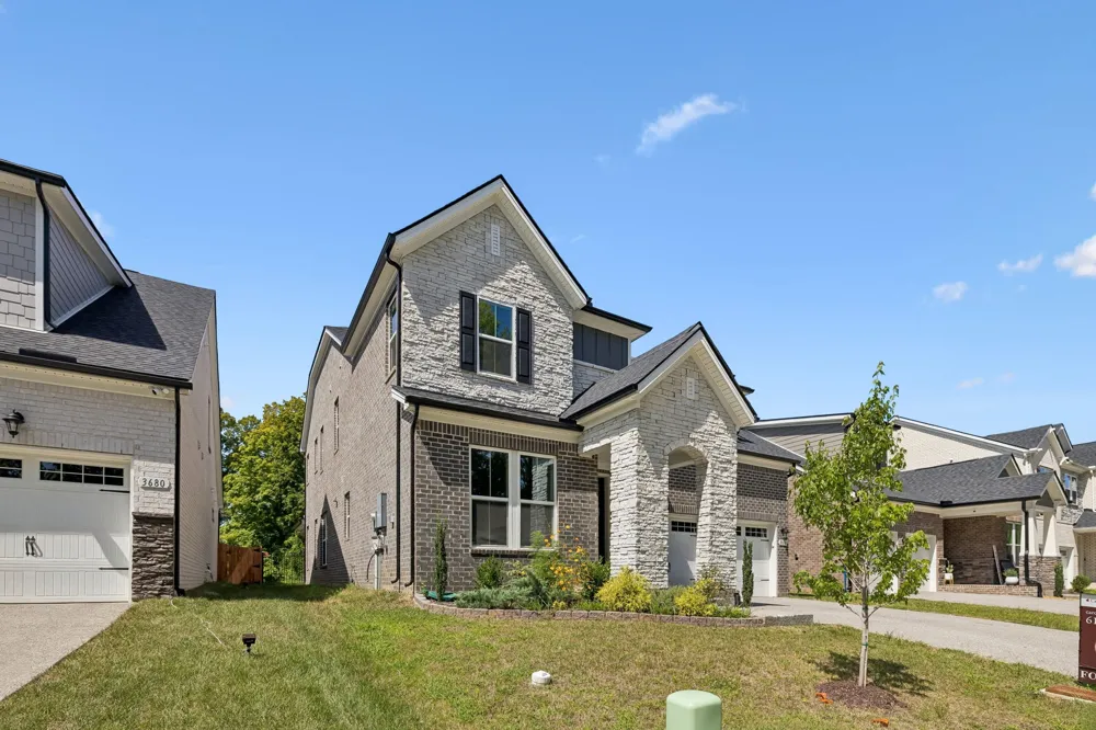 3676 Pierside Dr Hermitage, TN 37076