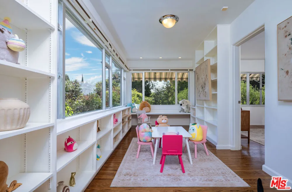 4966 Ambrose Avenue Los Angeles, CA 90027