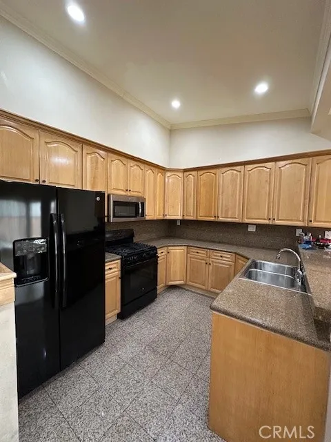 7924 Woodman #80 Panorama City, CA 91402
