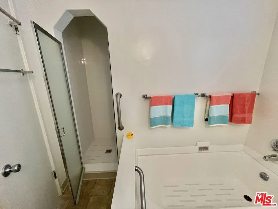854 Rose Avenue Venice, CA 90291