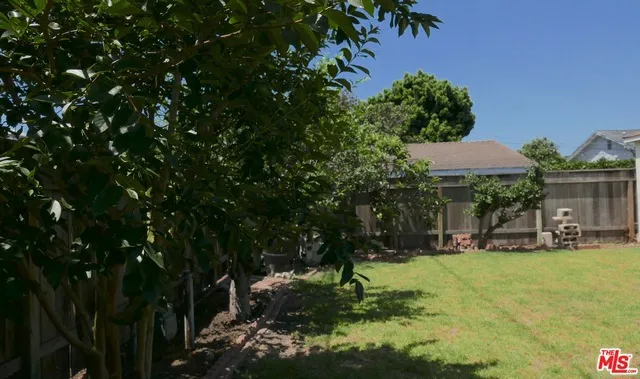 854 Rose Avenue Venice, CA 90291