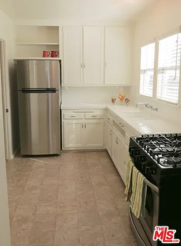 854 Rose Avenue Venice, CA 90291