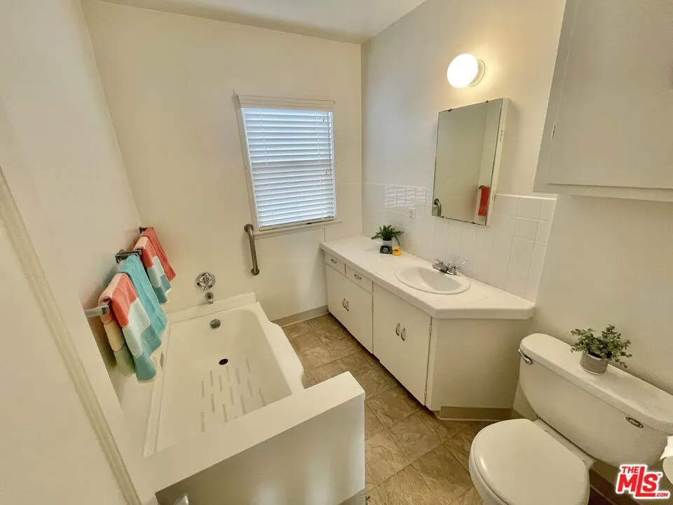 854 Rose Avenue Venice, CA 90291