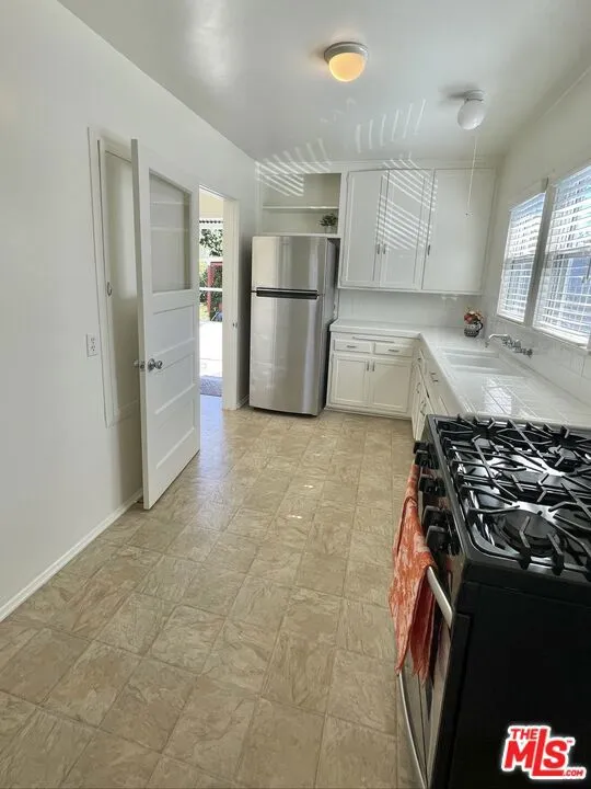 854 Rose Avenue Venice, CA 90291