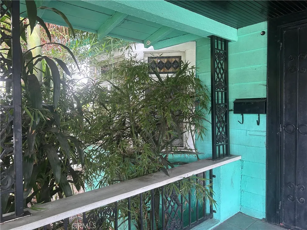 4727 Oakwood Avenue Los Angeles, CA 90004