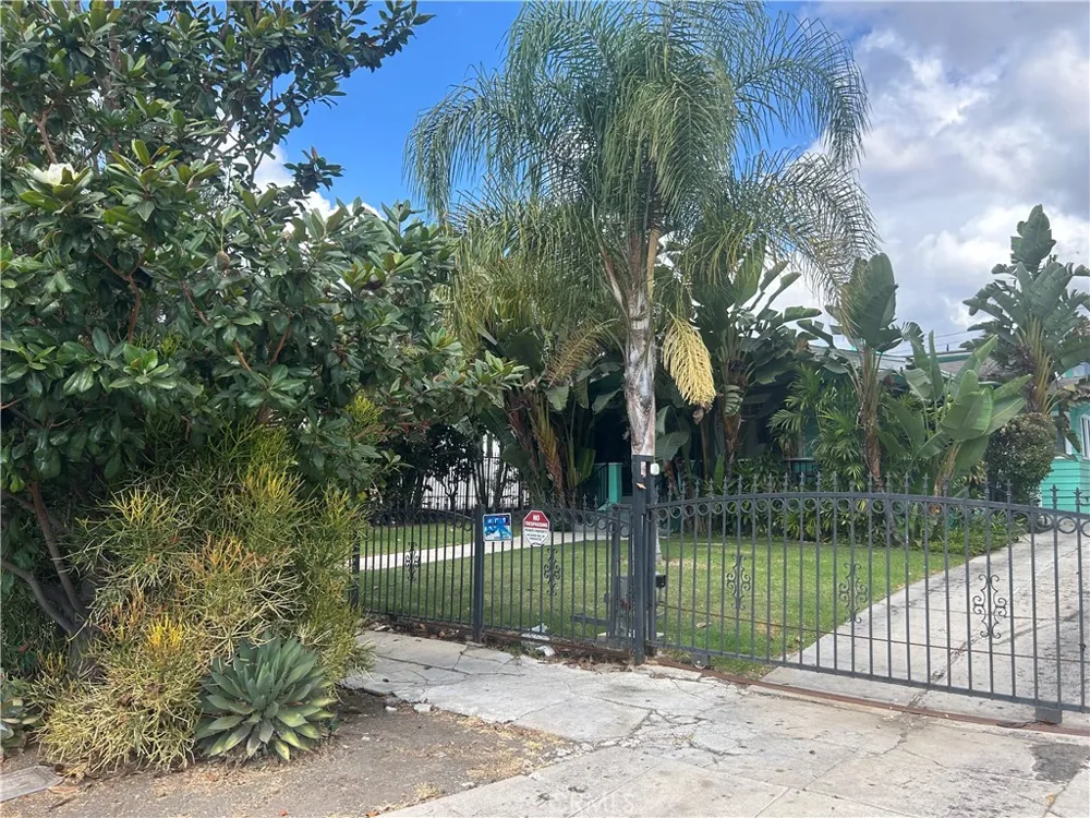 4727 Oakwood Avenue Los Angeles, CA 90004
