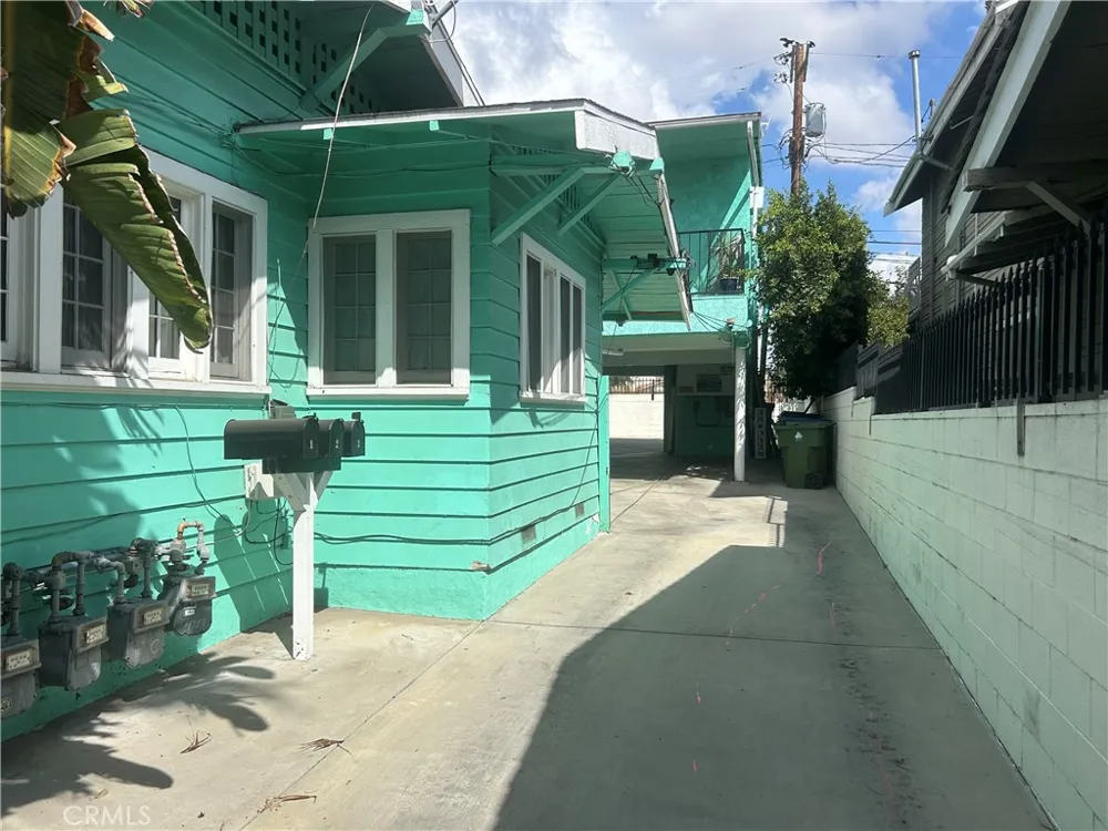 4727 Oakwood Avenue Los Angeles, CA 90004