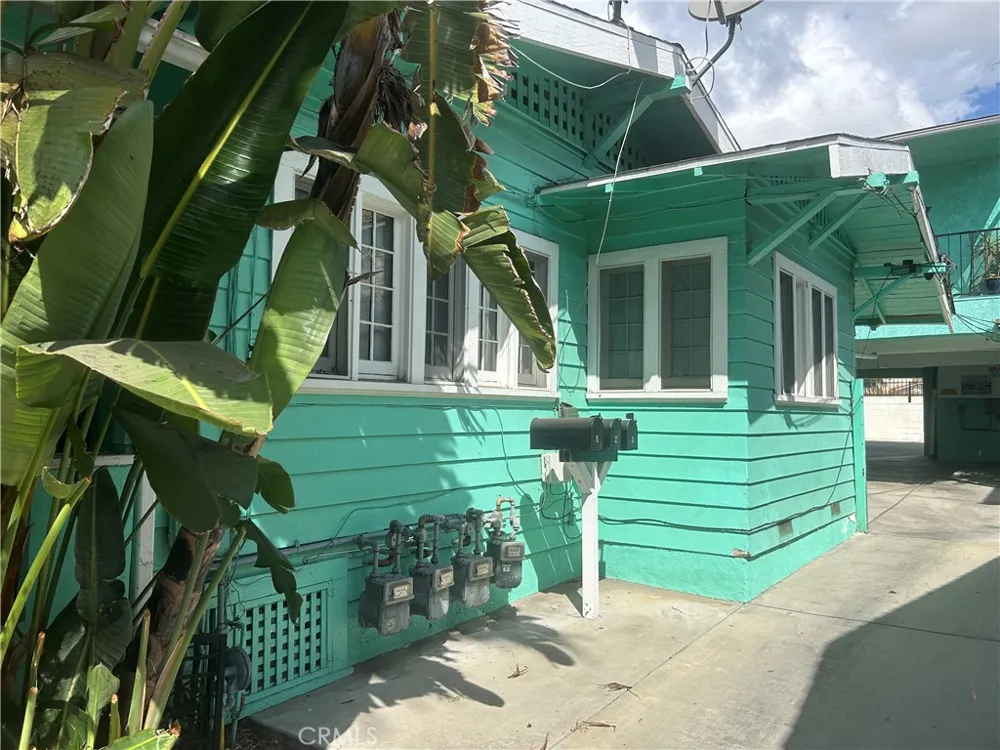 4727 Oakwood Avenue Los Angeles, CA 90004