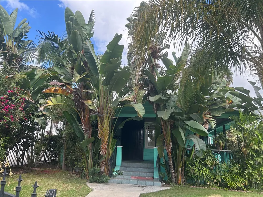 4727 Oakwood Avenue Los Angeles, CA 90004