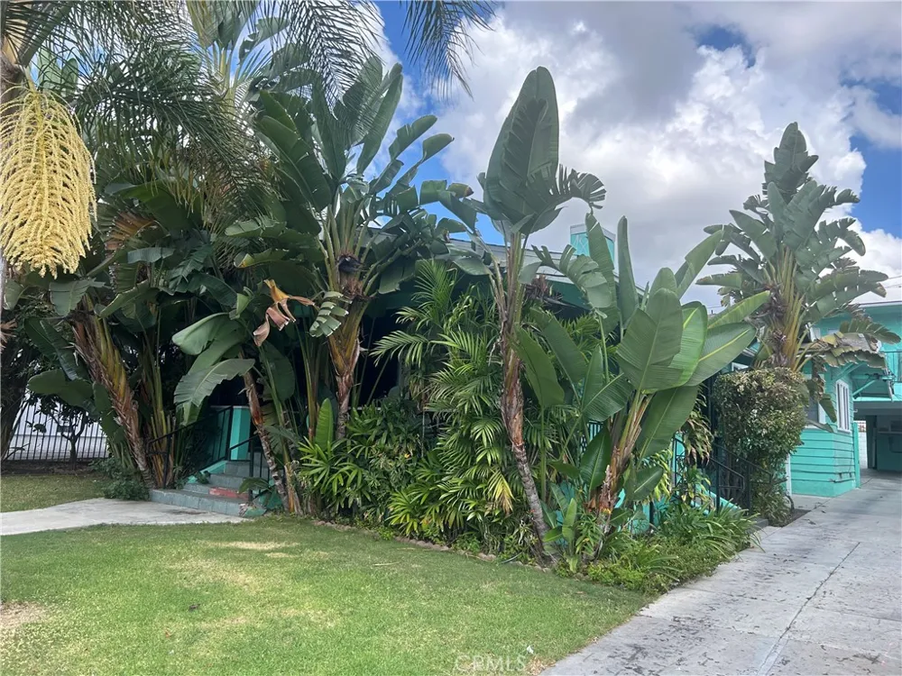 4727 Oakwood Avenue Los Angeles, CA 90004
