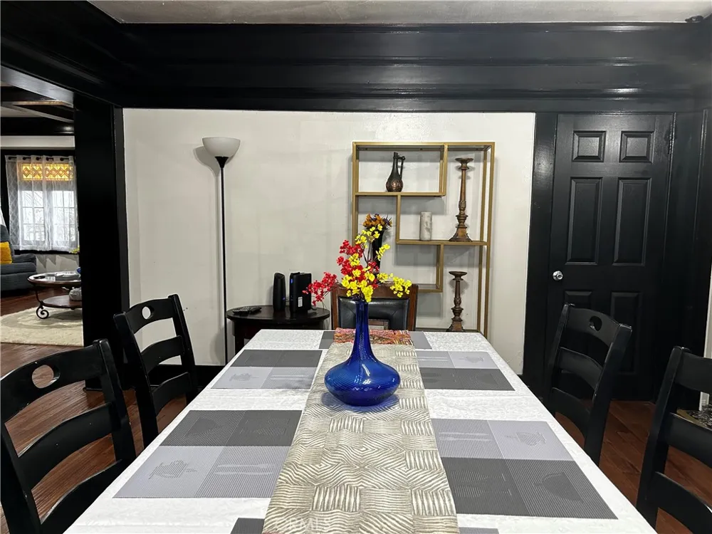 4727 Oakwood Avenue Los Angeles, CA 90004