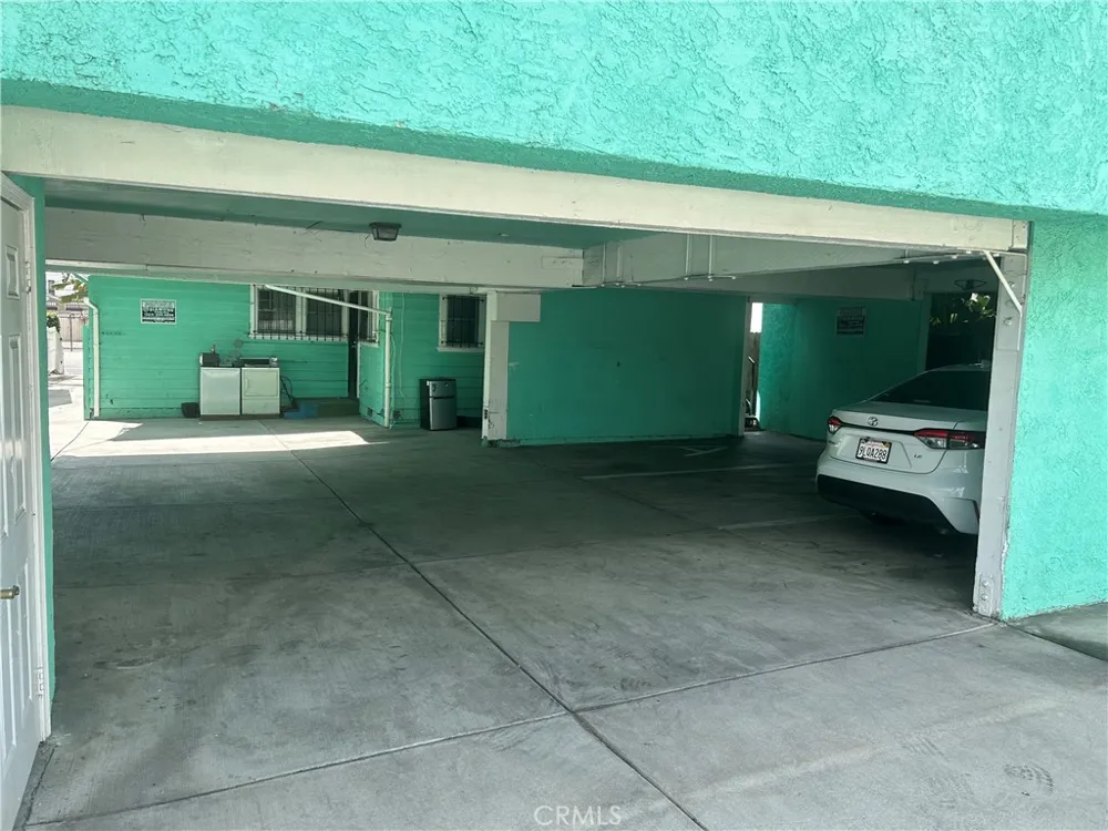4727 Oakwood Avenue Los Angeles, CA 90004