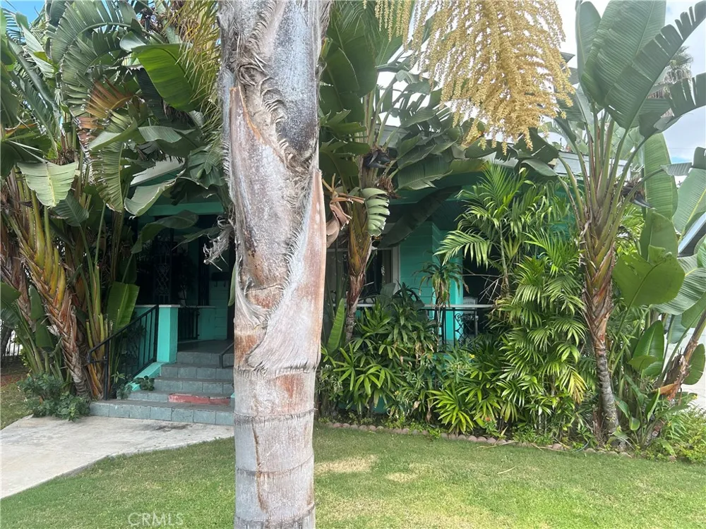 4727 Oakwood Avenue Los Angeles, CA 90004