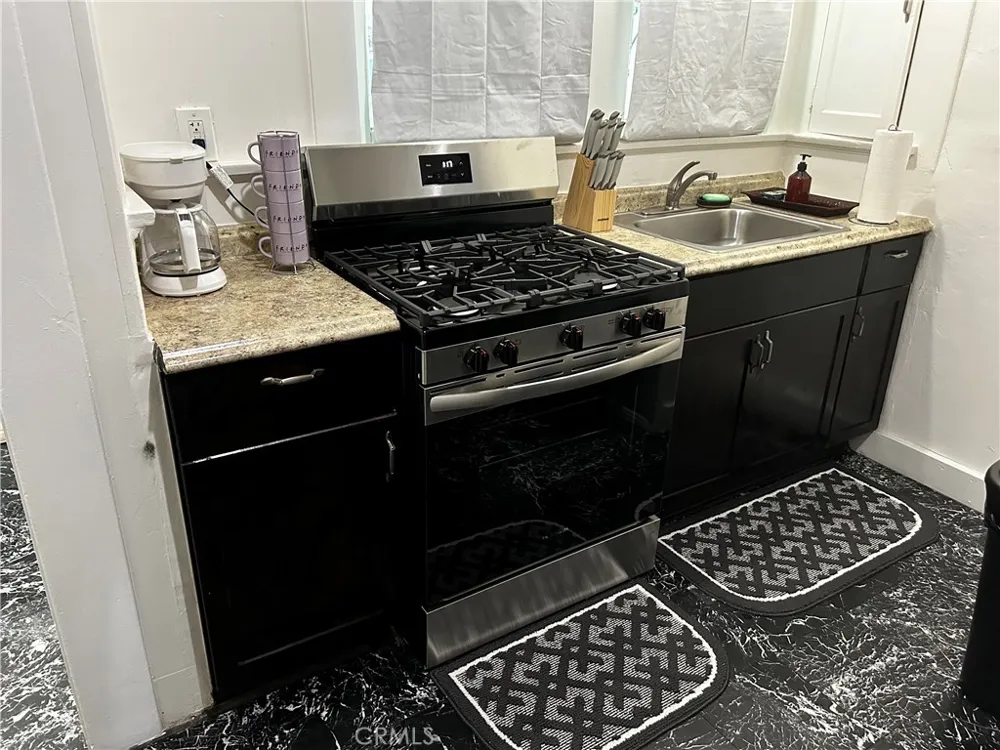 4727 Oakwood Avenue Los Angeles, CA 90004