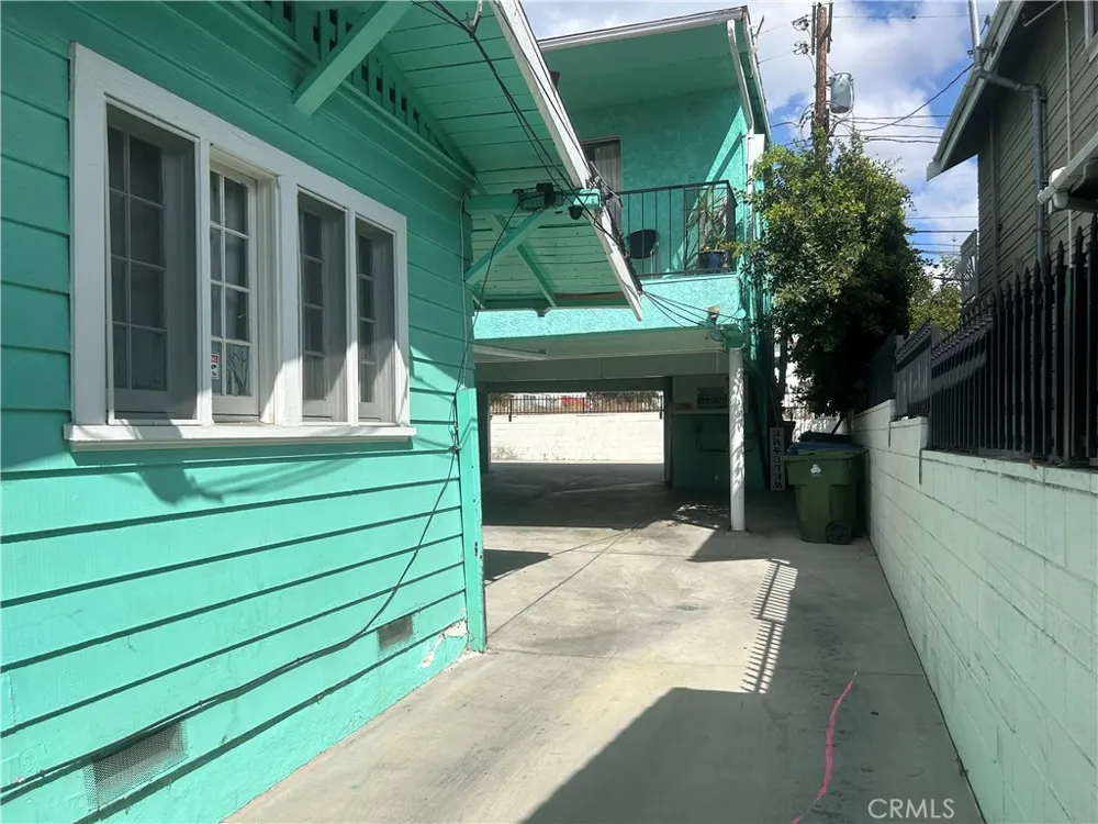 4727 Oakwood Avenue Los Angeles, CA 90004