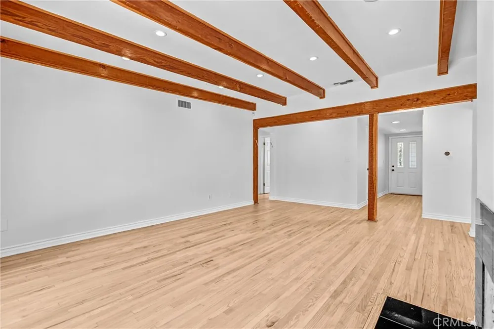 6106 Wilkinson Avenue Valley Glen, CA 91606