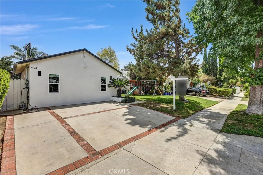 6106 Wilkinson Avenue Valley Glen, CA 91606